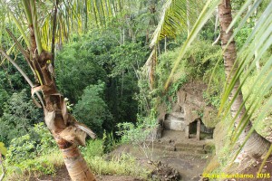 An abandoned ancient dwelling at Pejeng village.